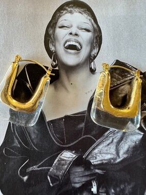 3/25$Clear Lucite and Gold Hoop Dangle Earrings